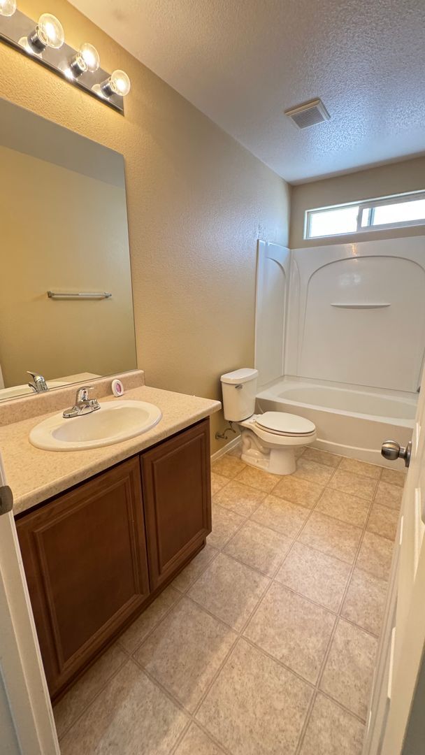Building Photo - Wonderful Southwest 3 Bedroom Home