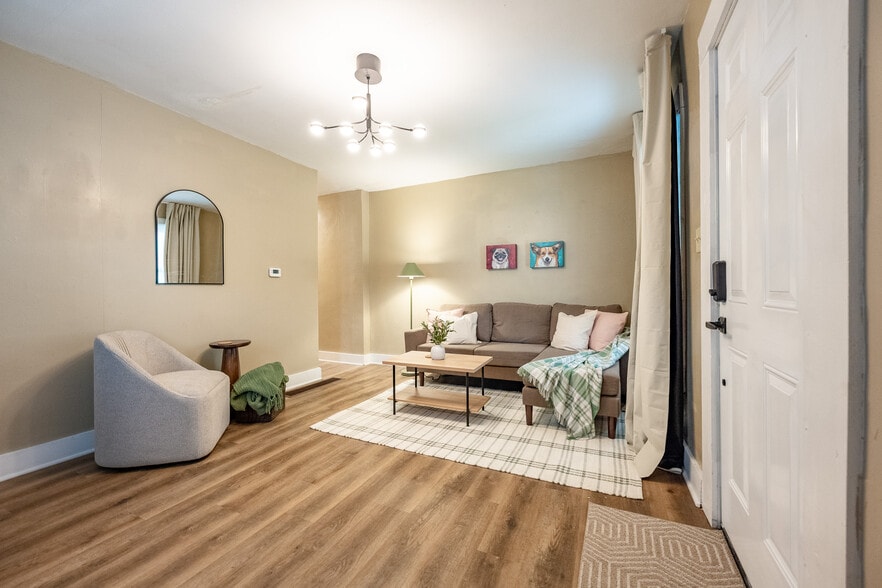 Building Photo - 4502 Kingsley Dr