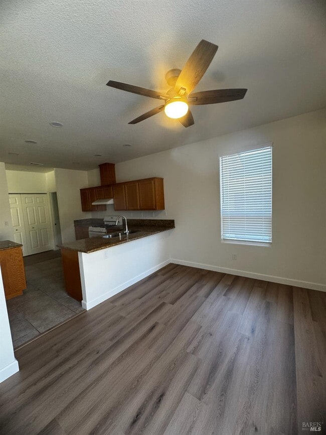 Building Photo - 413 Morales Ct