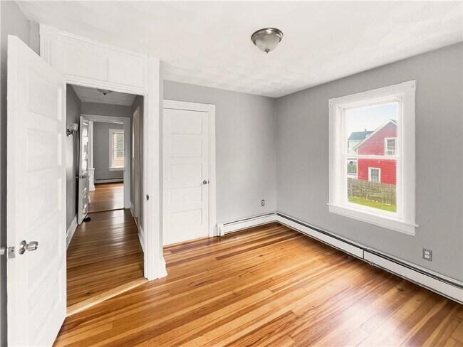 Building Photo - 362 Weeden St