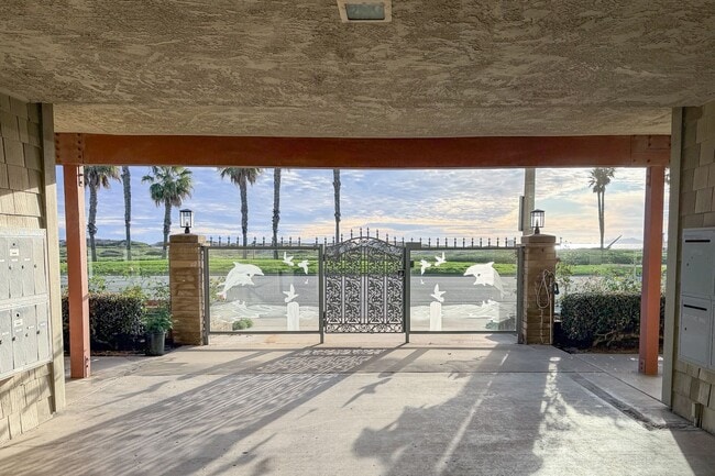 Building Photo - 717 Ocean View Dr