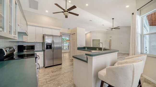 Building Photo - 4-Bedroom Home with Pool in Eastlake Commu...
