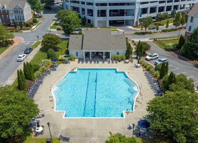 Building Photo - This Stunning Townhome in the Heart of Ballantyne