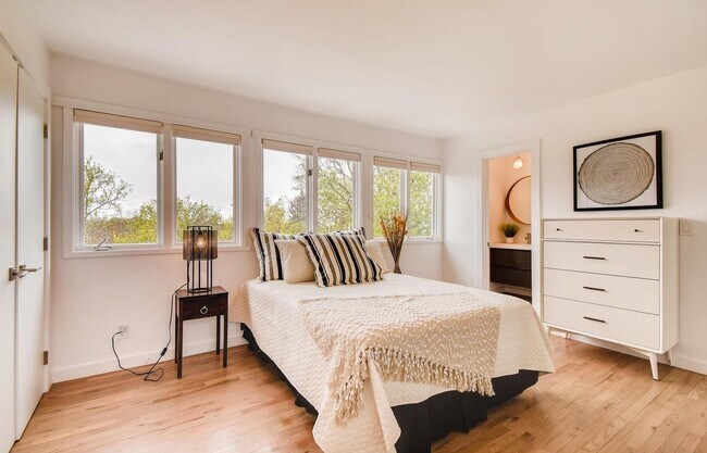 Building Photo - 2702 6th St