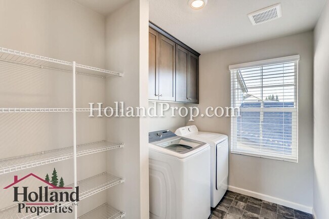Building Photo - Modern Luxury Living Near Intel, Parks & Everything You Need!