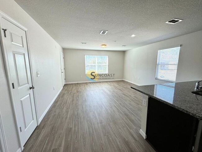 Building Photo - 7637 Mailes Ct