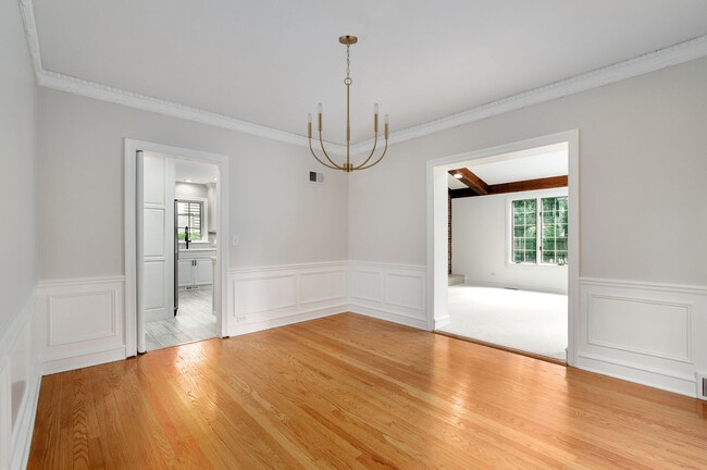 Building Photo - 9445 Avers Ave