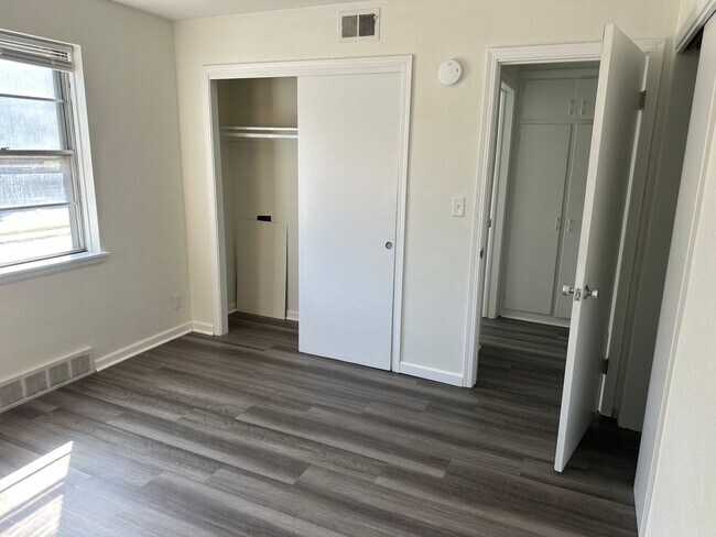 Building Photo - 2908 N Rockwood Dr