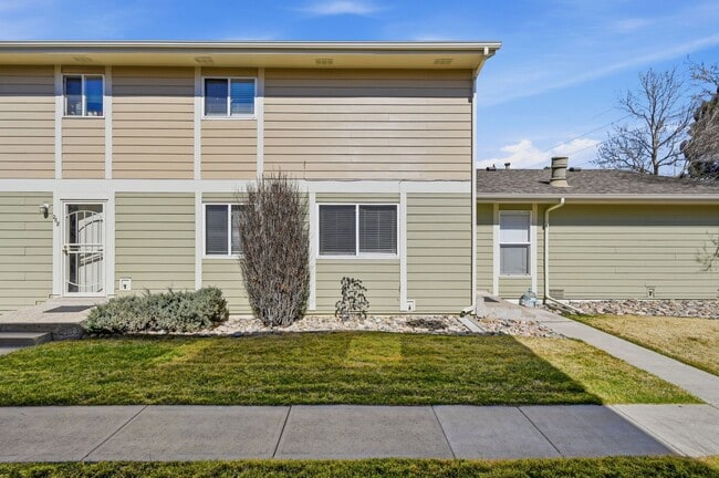 Building Photo - 2 Bed / 2 Bath Townhome in Denver