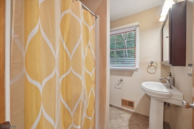 Building Photo - 129 Camp Trail