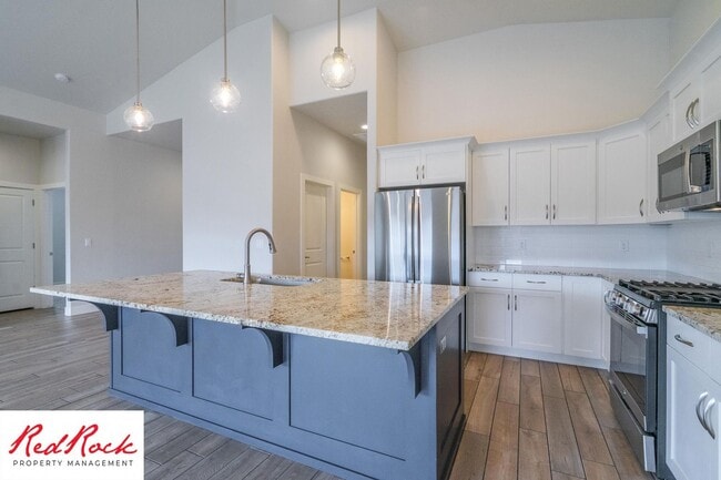 Building Photo - Beautiful 4 Bedroom Home