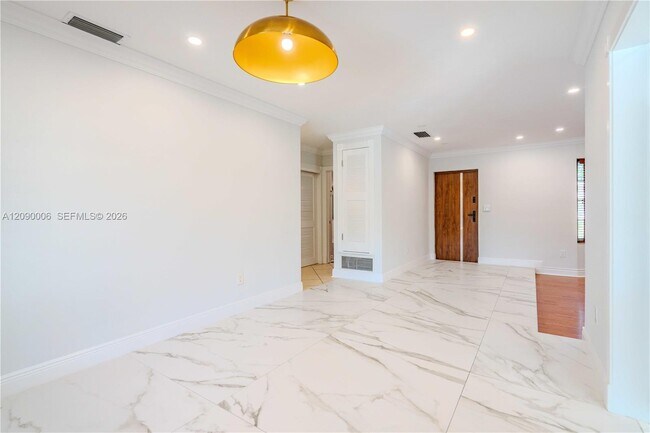 Building Photo - 10241 SW 99th Ave