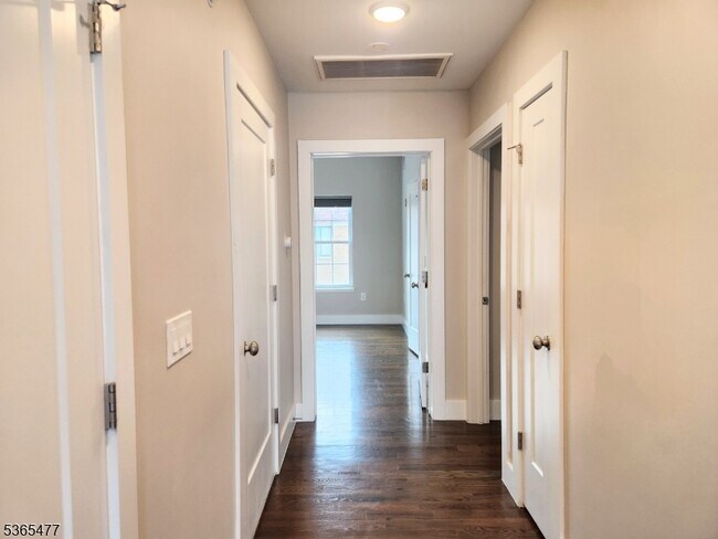 Building Photo - 59 Willet St