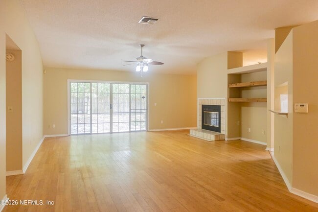 Building Photo - 8066 Dickie Dr