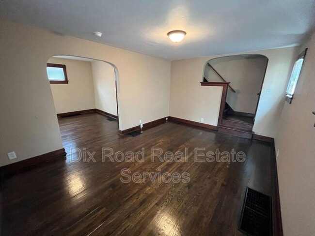 Building Photo - 2556 Freeman Ave