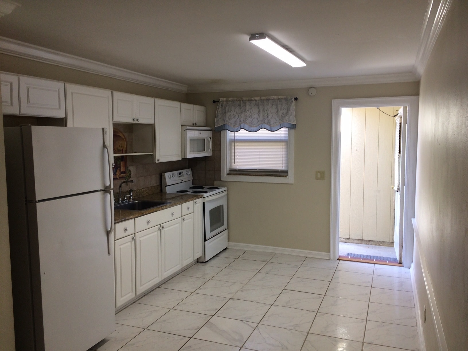 Kitchen - 510 Eastwind Dr