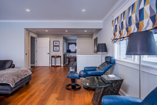 Building Photo - 10 N Pistakee Lake Rd