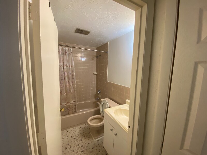 Building Photo - 20 Erick Rd