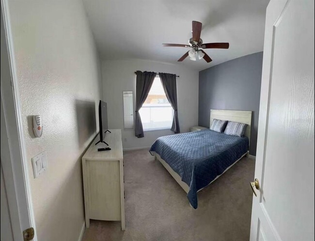 Building Photo - 15727 Markham Dr