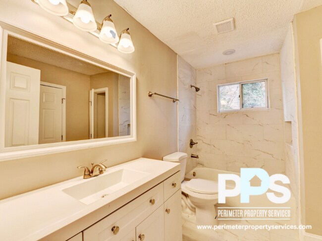 Building Photo - 390 W Lake Ave NW