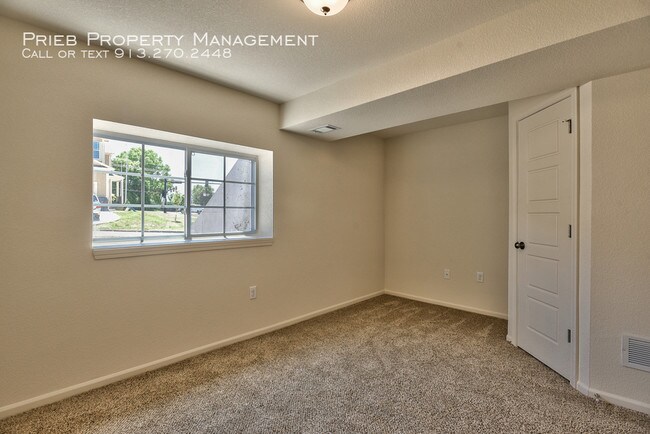 Building Photo - Prairie Haven Townhome - Available July 16th