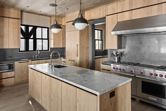 Building Photo - 379 Divide Dr