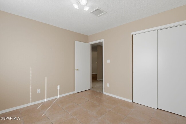 Building Photo - 3413 Yellow Rose St