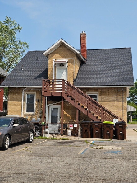 Private entrance to your oasis. - 437 N Monroe St
