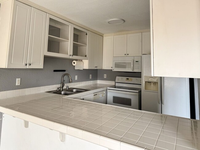 Building Photo - 2 Bedroom, 2 Bath Upstairs Condo in El Cajon