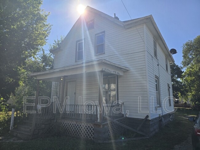 Building Photo - 437 1/2 Riehl Street