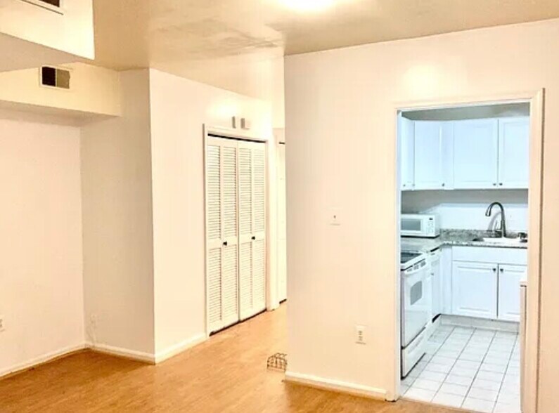 Building Photo - 1318 13th St NW