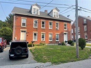 Building Photo - 4 Brayton Ct