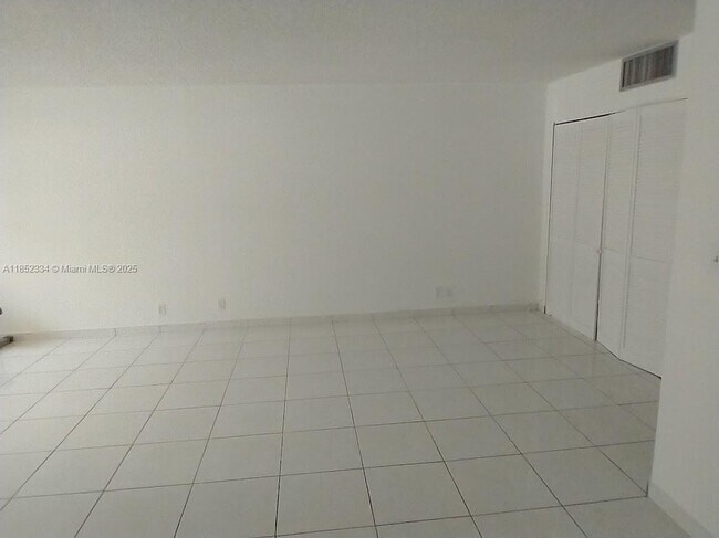 Building Photo - 17021 N Bay Rd