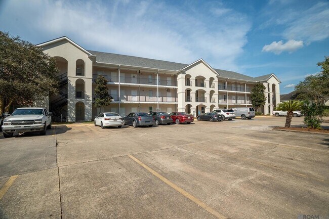 Building Photo - 12386 River Highlands Dr