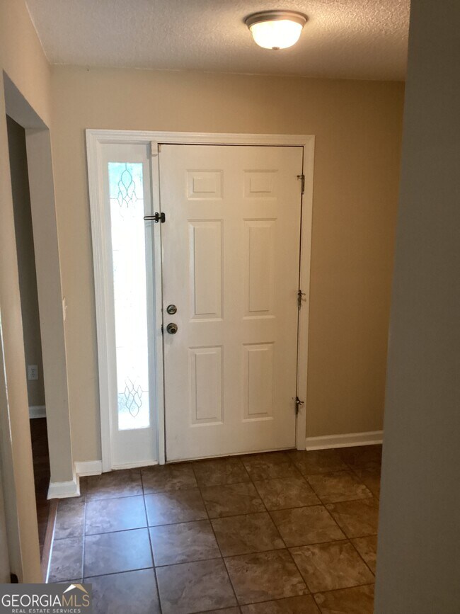 Building Photo - 209 Hallowes Dr