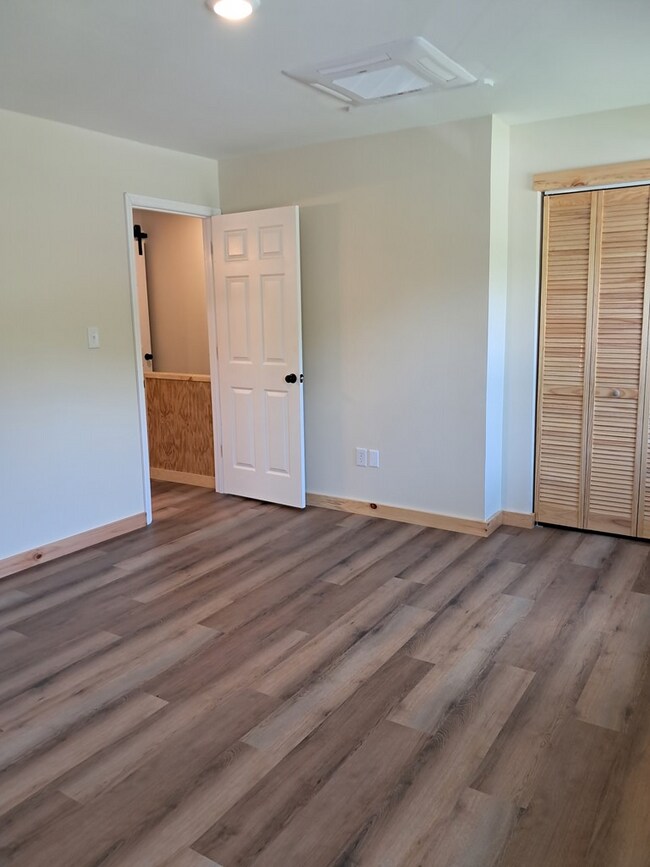 Building Photo - 315 #5 Sulphur Springs Rd