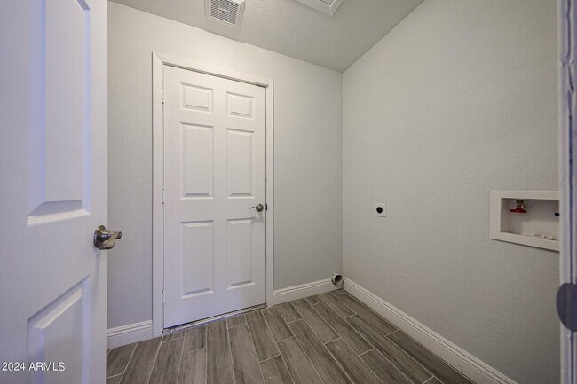 Building Photo - 11207 S Iroquois Dr