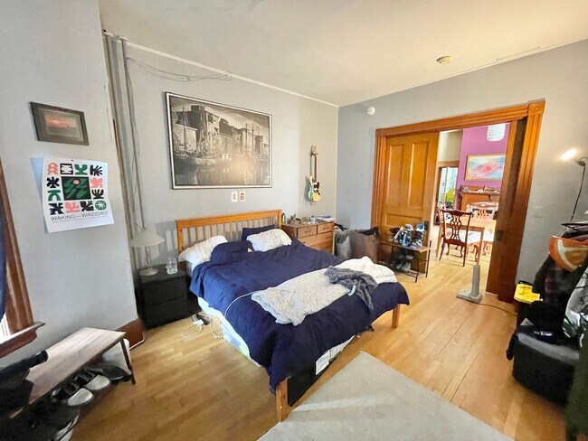 Building Photo - 3 Bedroom Apartment Superior Location South End of Burlington VT Available between 6/5-6/15