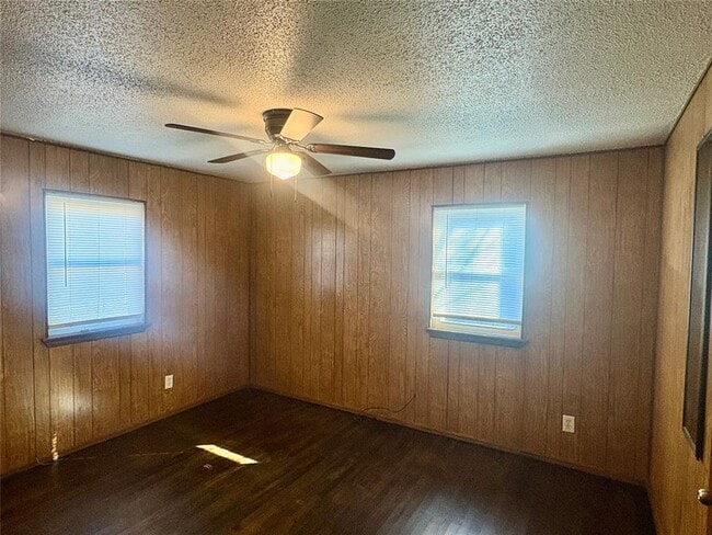 Building Photo - 6413 S Lindsay Ave