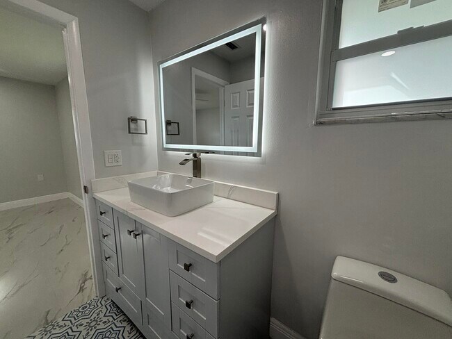 Building Photo - 1307 SW 24th St