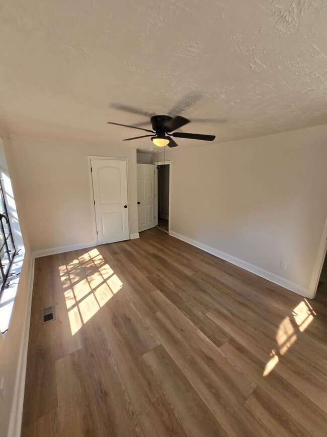Building Photo - Spacious Single-Family Home in Chattanooga...