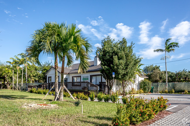 Building Photo - Pine Park Villas