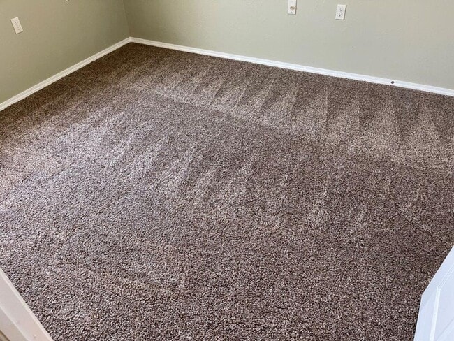 Building Photo - 2 bed Senior Living with All appliances an...