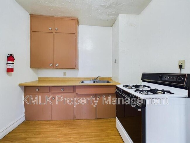 Building Photo - 539 Gage St