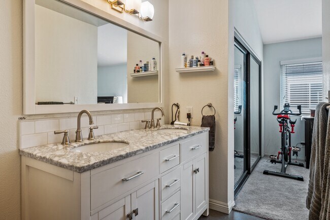 Building Photo - 1911 Mathews Ave