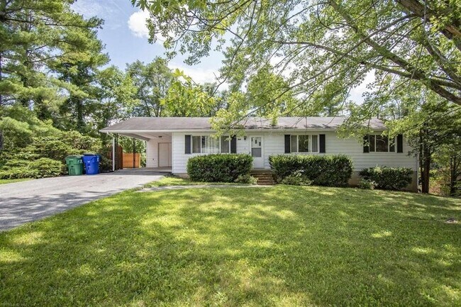 Building Photo - 601 Broce Dr