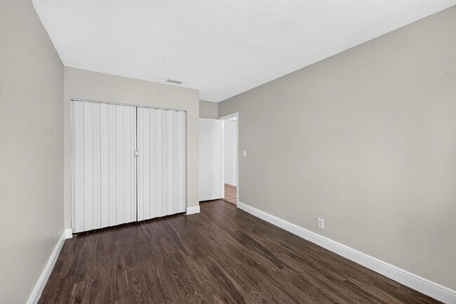 Building Photo - 1007 Prospect Rd