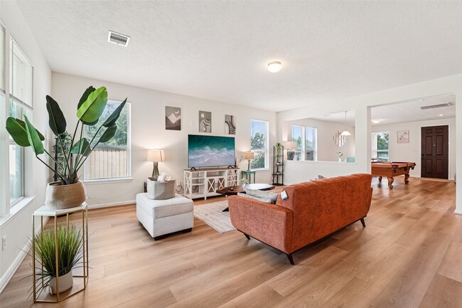 Building Photo - 4306 Lake Cypress Cir
