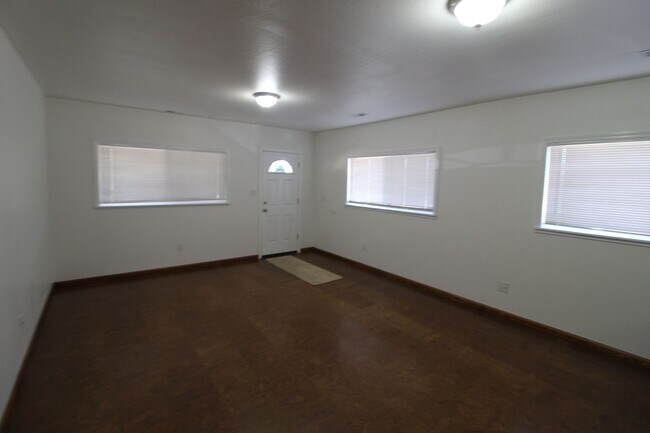 Building Photo - N10th754