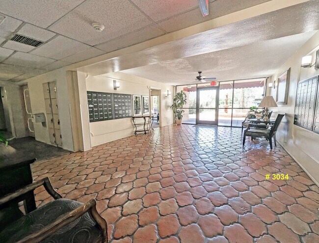 Building Photo - 3033 E Devonshire Ave